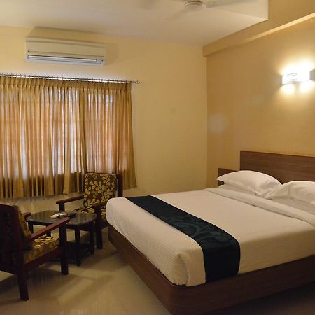 Sri Balaji Hotels Tiruchengodu Ngoại thất bức ảnh