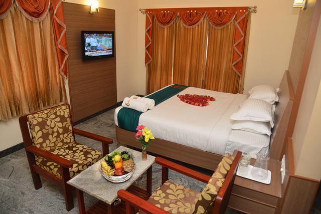 Sri Balaji Hotels Tiruchengodu Ngoại thất bức ảnh