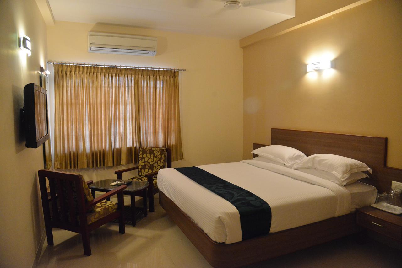 Sri Balaji Hotels Tiruchengodu Ngoại thất bức ảnh