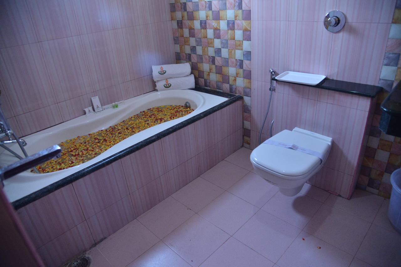 Sri Balaji Hotels Tiruchengodu Ngoại thất bức ảnh