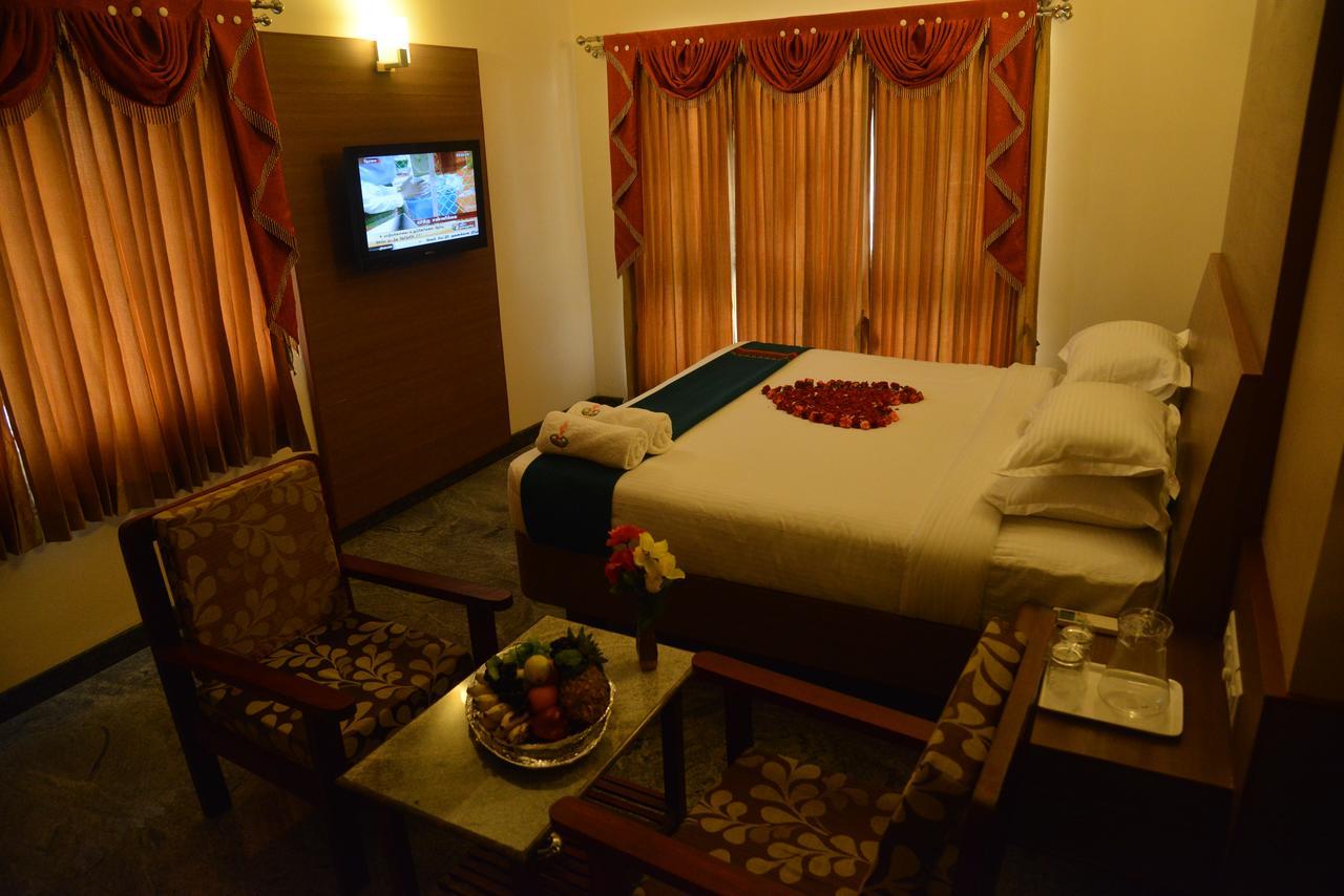 Sri Balaji Hotels Tiruchengodu Ngoại thất bức ảnh