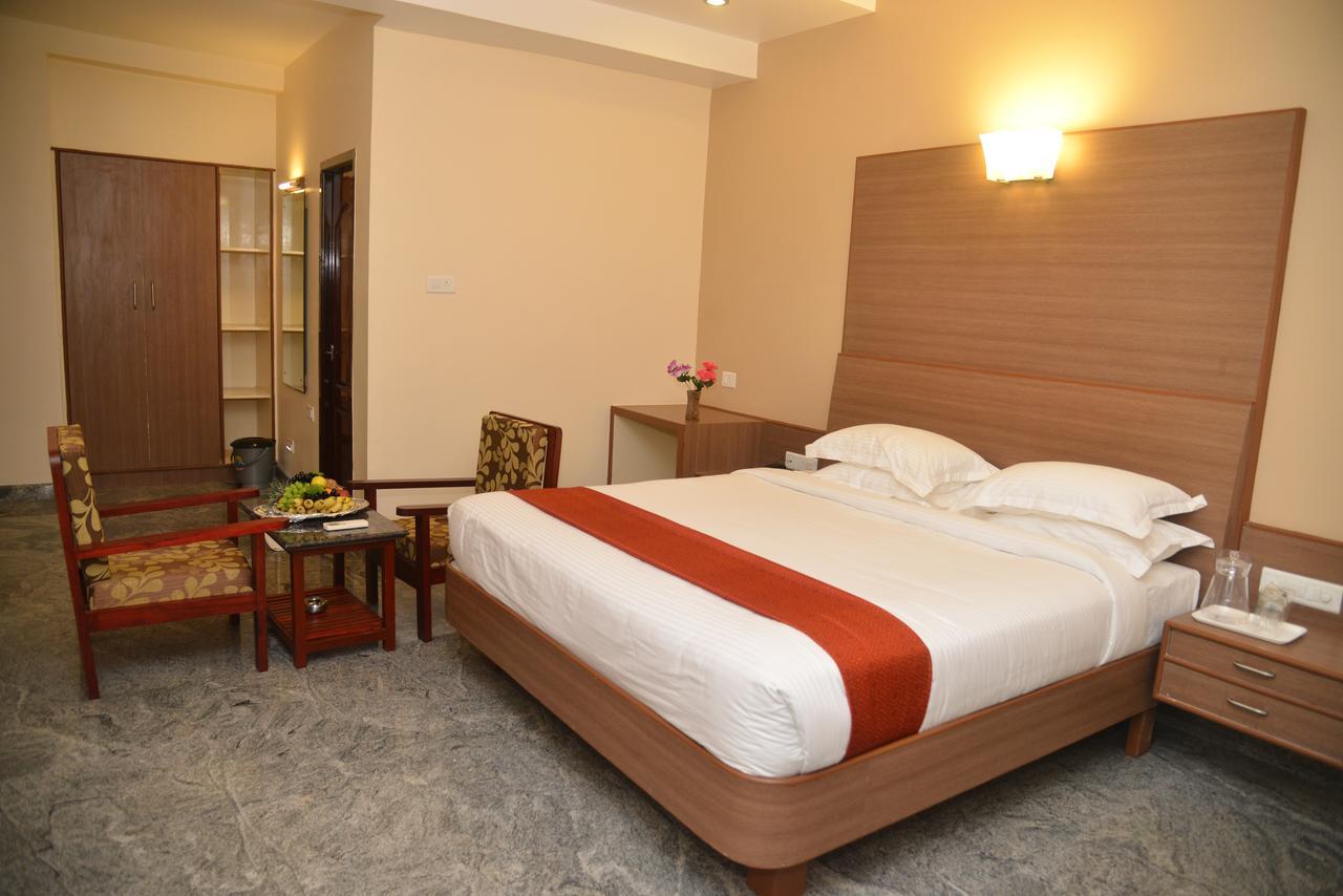 Sri Balaji Hotels Tiruchengodu Ngoại thất bức ảnh