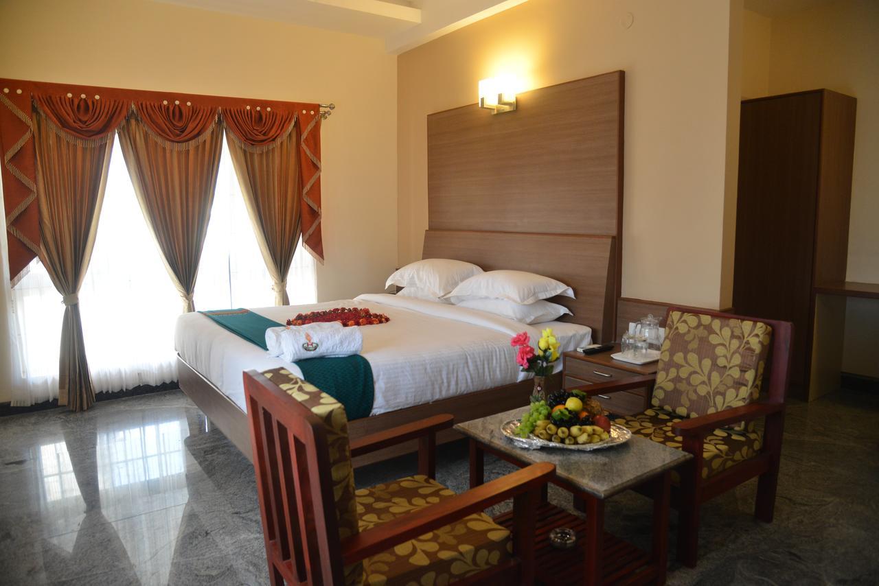 Sri Balaji Hotels Tiruchengodu Ngoại thất bức ảnh