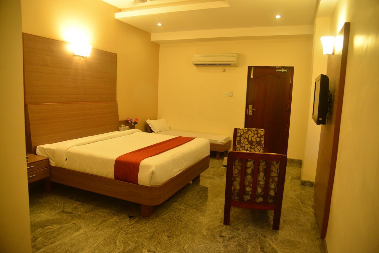 Sri Balaji Hotels Tiruchengodu Ngoại thất bức ảnh