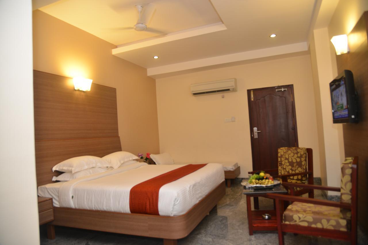 Sri Balaji Hotels Tiruchengodu Ngoại thất bức ảnh